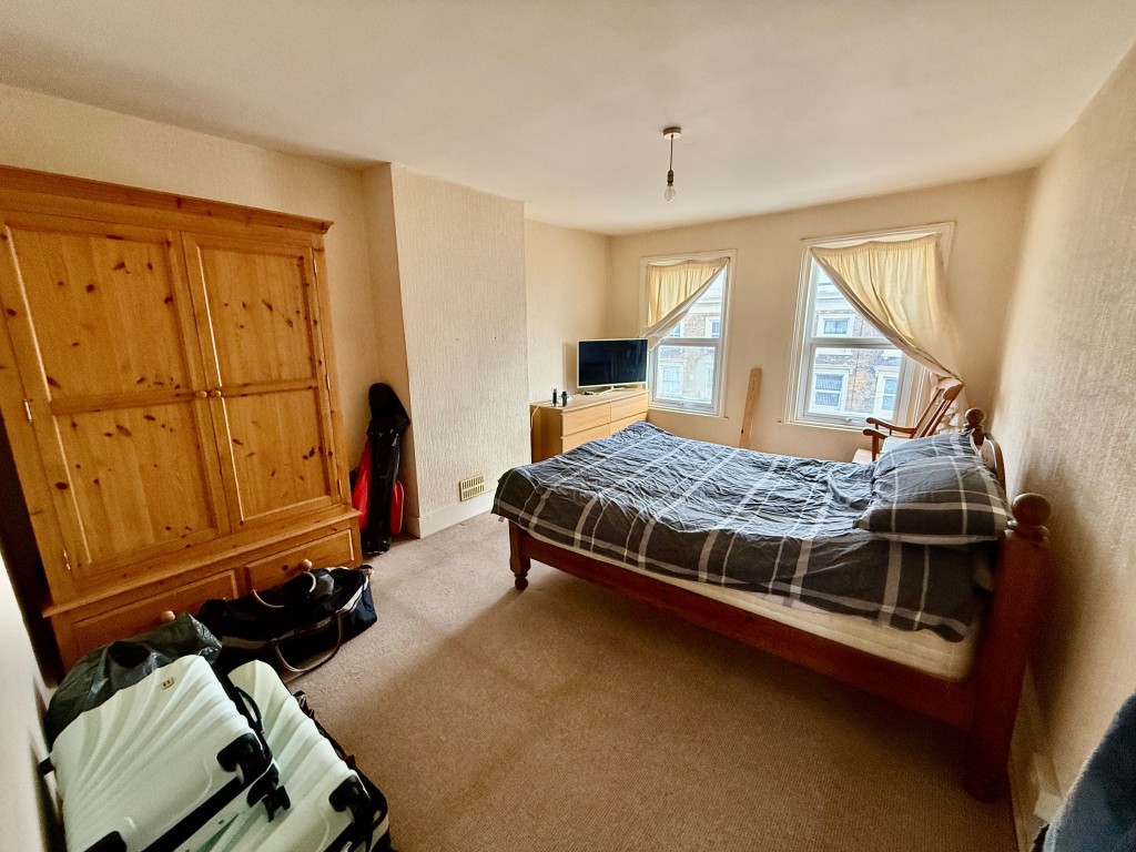 Lot: 30 - MIXED-USE DOUBLE-FRONTED BUILDING - 12 Grange Road - bedroom one